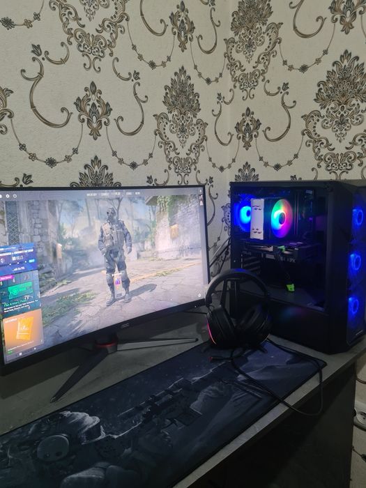 Полный ПК комплект в подарок: стол и игровое кресло.