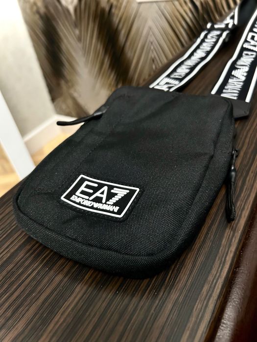 Emporio Armani EA7 — оригинальная барсетка в идеальном состоянии
