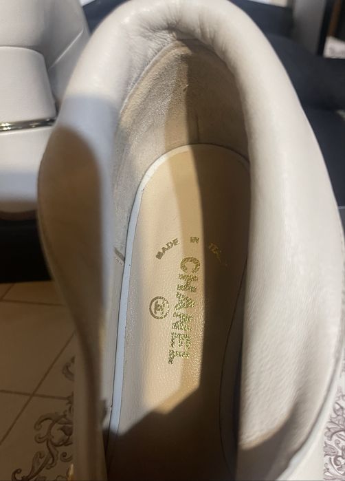 Продаю женские, красивые