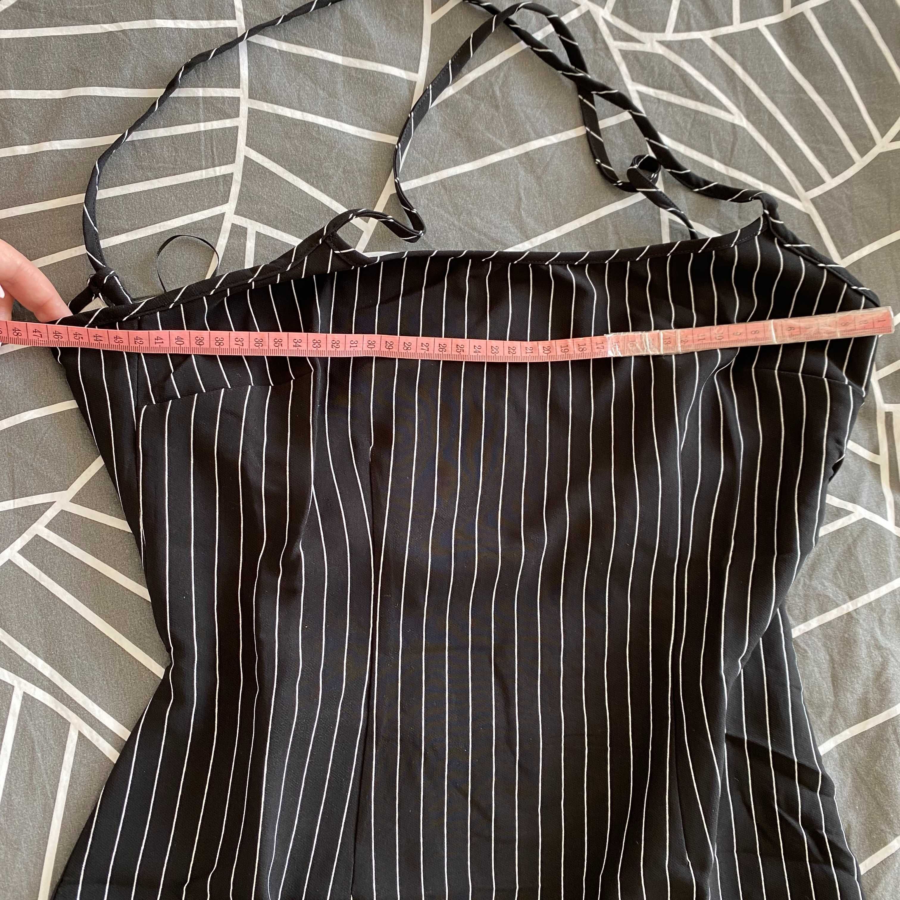 Rochie neagra scurta in dungi cu spatele decupat H&M mar 40 - 42 M L