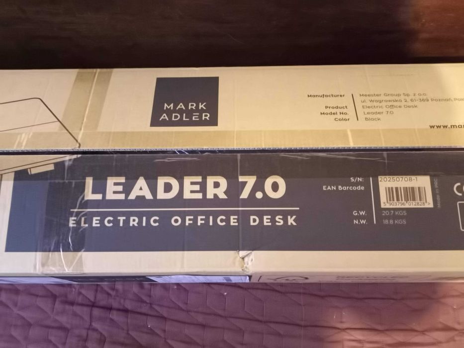 Бюро с регулируема височина Mark Adler Leader 7.0