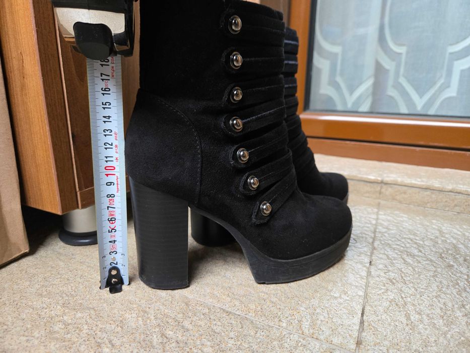 Зимни боти на ток с декоративни елементи