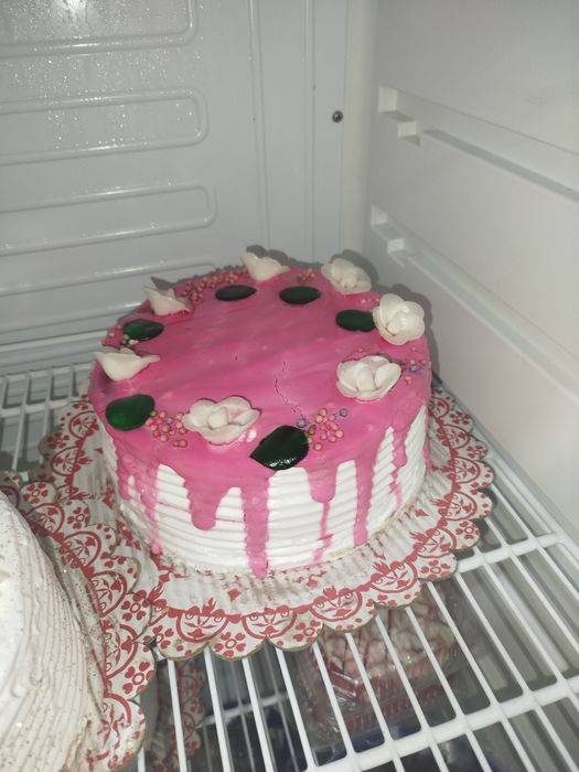 Tortlar ham buketler