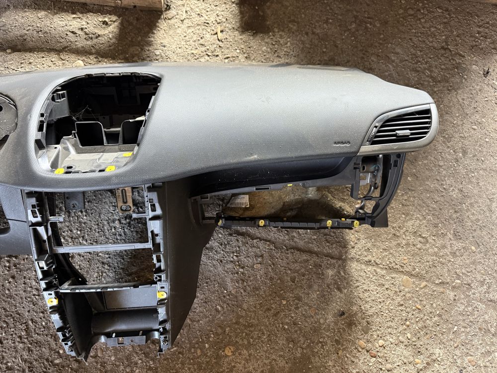 Табло Peugeot 207 с airbag