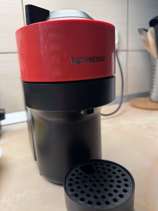 Espressor Nespresso Vertuo Rosu