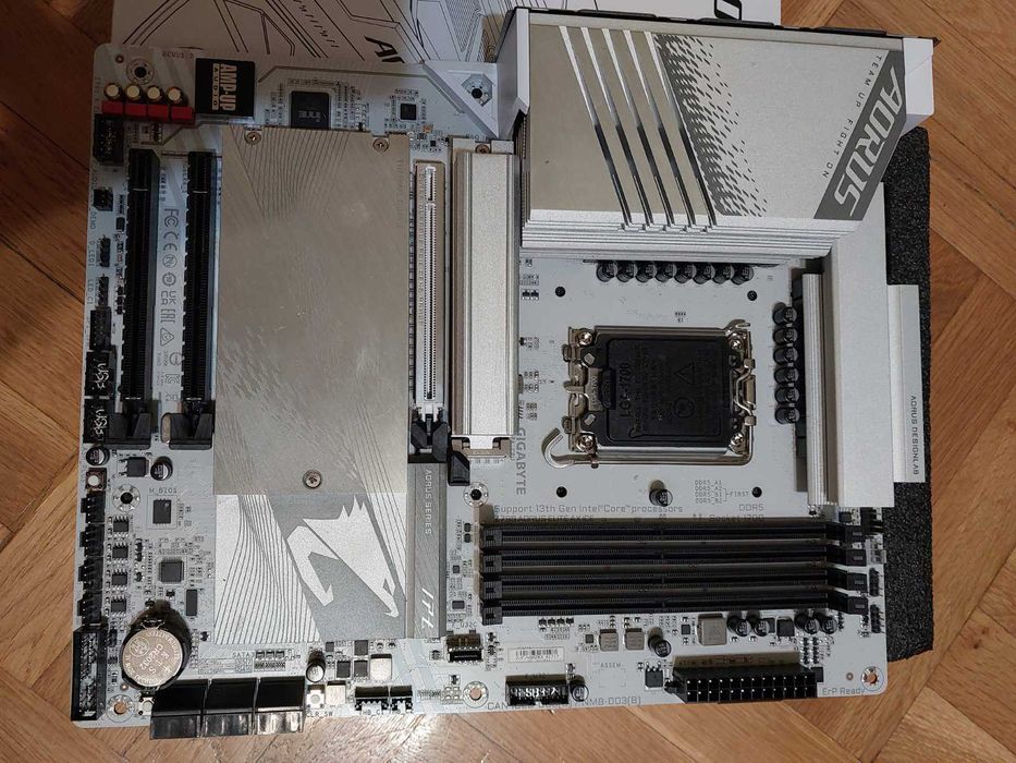 Intel Core i7 14700 + Gigabyte Z790 AORUS Elite AX ICE DDR5 Wi-Fi