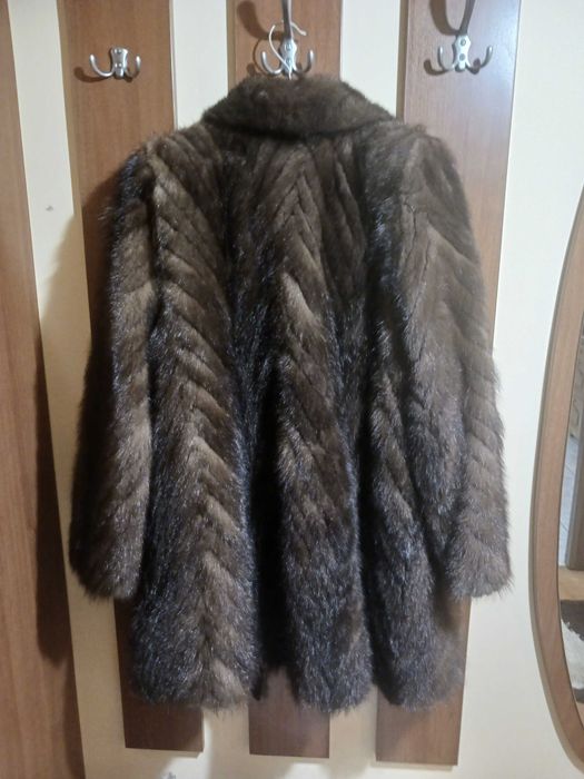 Vand haina de blana nurca