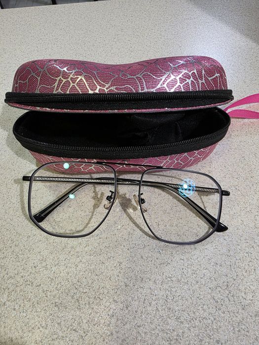 Очки с защитой от компьютера и телефона