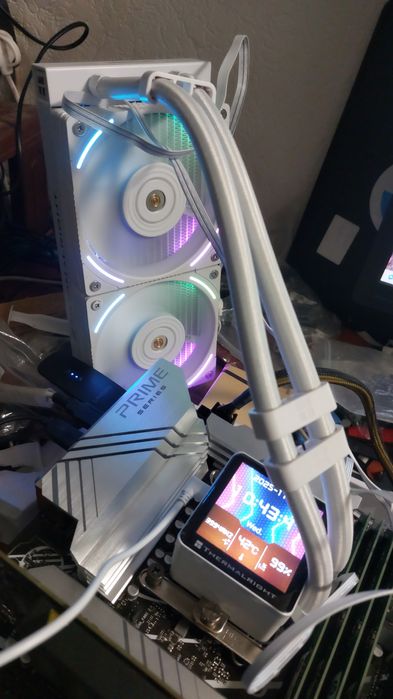 Cooler procesor disp mare alb,Thermalright Frozen Vision 240,ca nou!