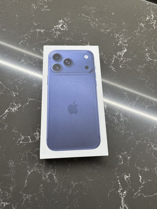 iPhone 17 Pro Max 256 GB НЕОТВАРЯН (с гаранция до 11м2027г)