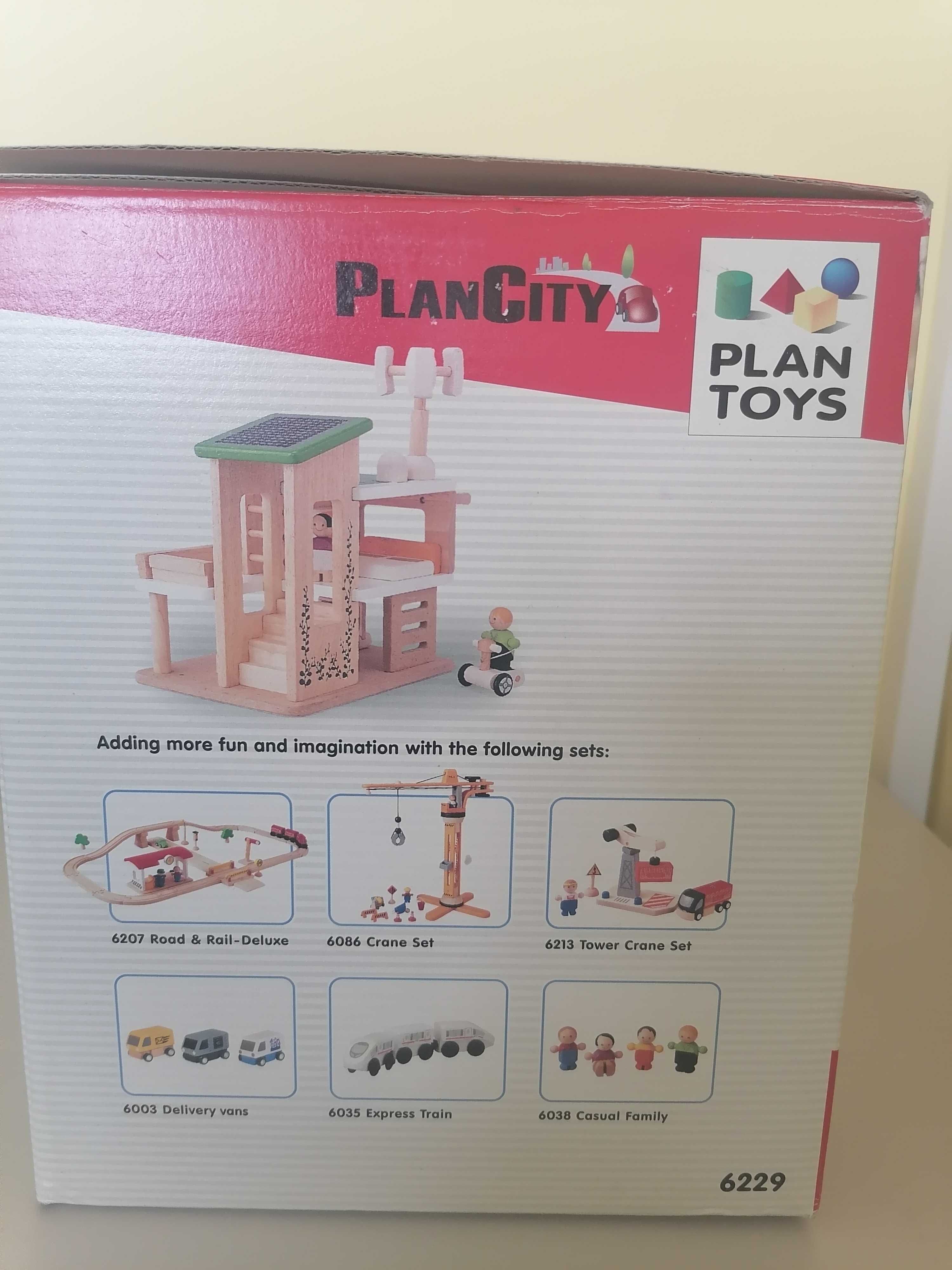 Дървена къща за кукли на PlanToys