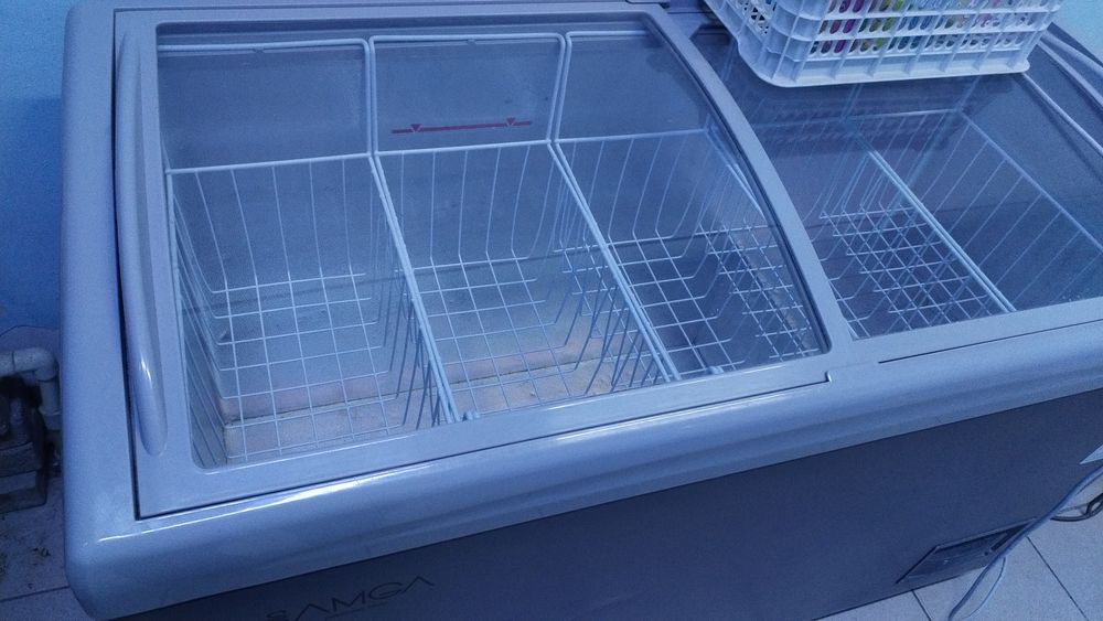 Морозильник почти новый