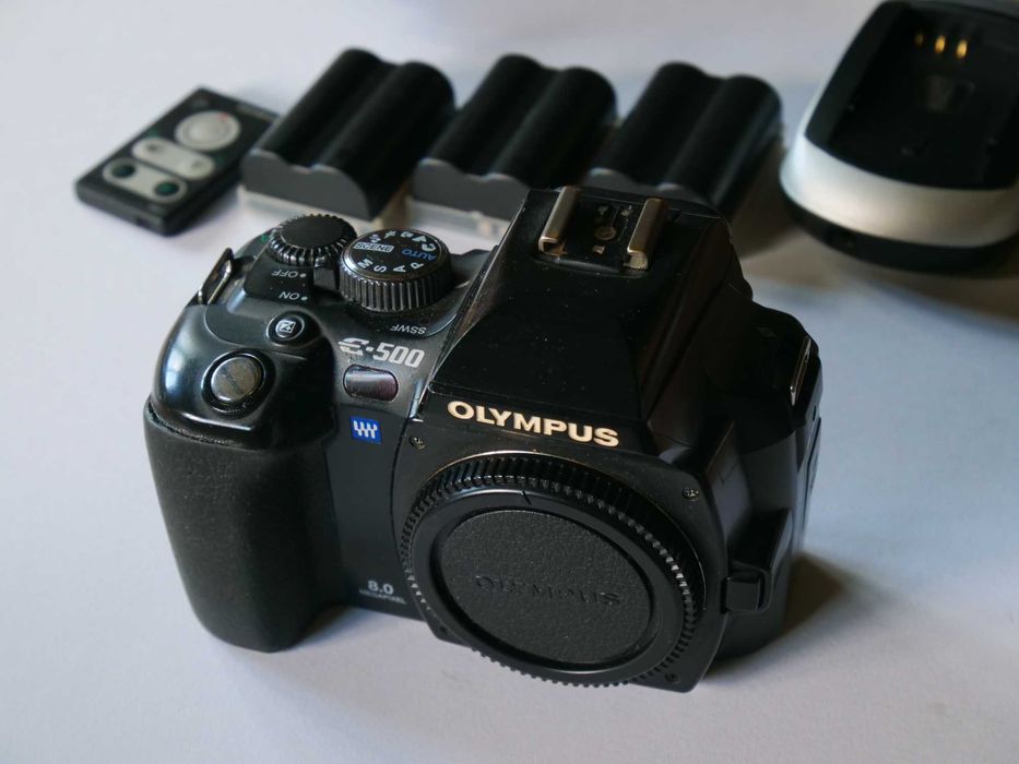 KIT OLYMPUS E500, 2 obiective, 4 baterii, telecomanda