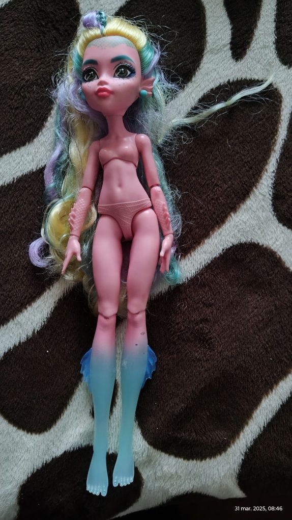 Păpuși monster high și Royale high