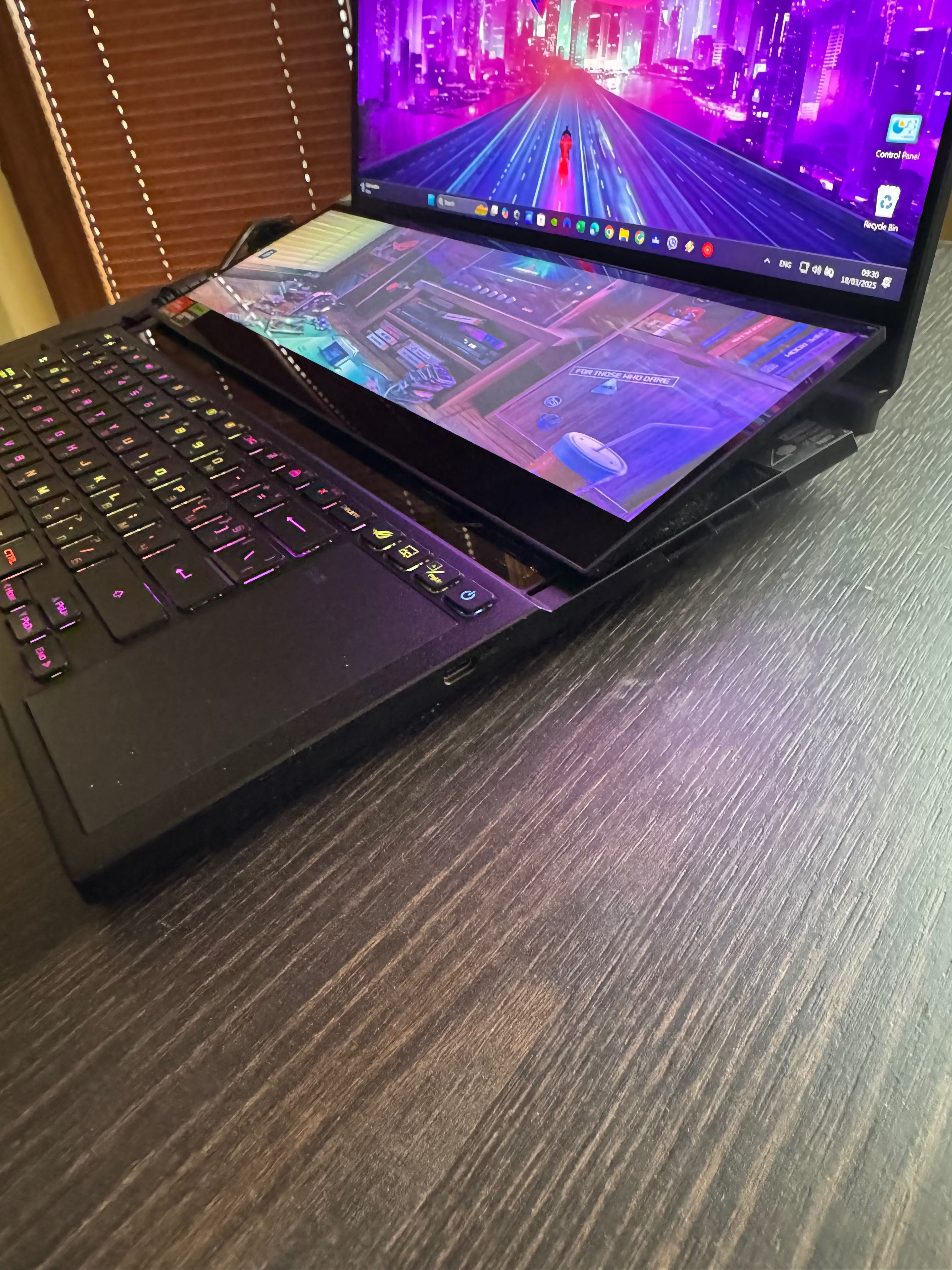 Геймърски лаптоп ASUS rog zephyrus duo 16'' . Гаранция