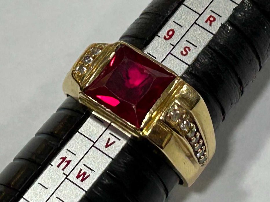 Златен пръстен 14 К 585/ 7,06 гр.