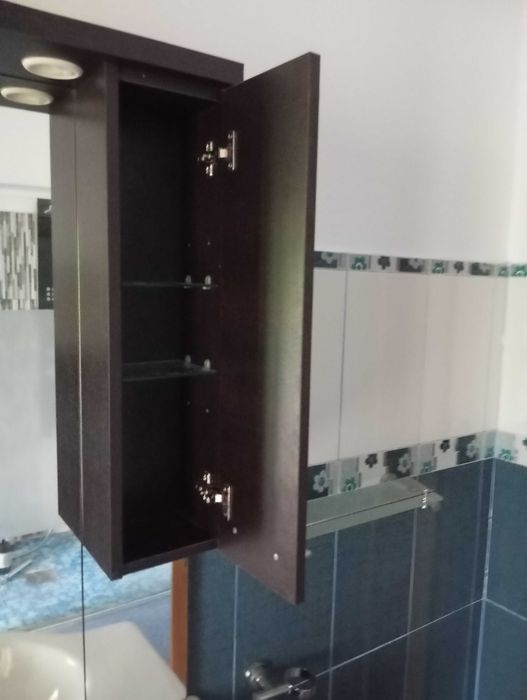 Vand mobila baie cu chiuveta si oglinda inclusa,made in Italia