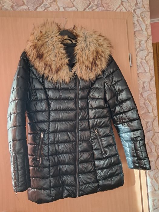 Geaca  cu guler de blana artificiala