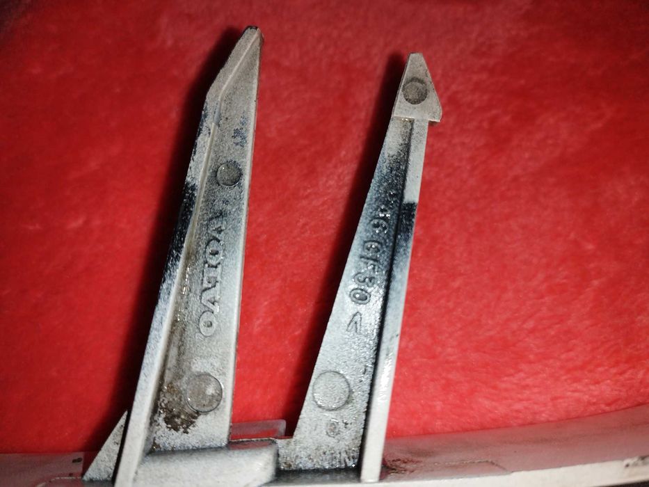 Лайсна десен фар Волво 460