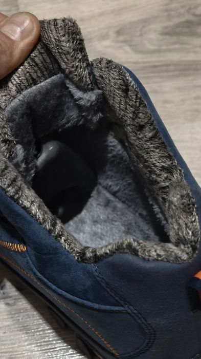 Кроссовки утеплённые