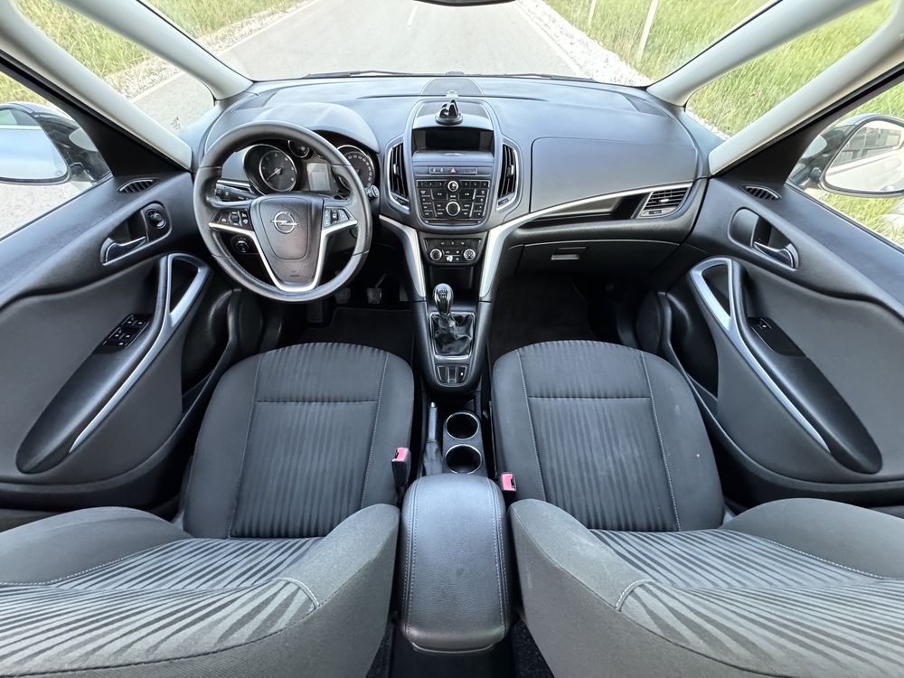Opel Zafira Tourer 130к.с 2012г. 6+1