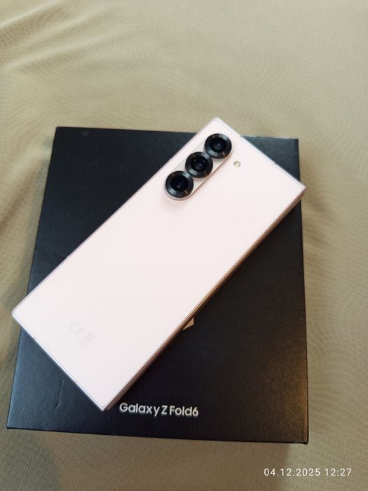 Продавам Samsung Z Fold 6
