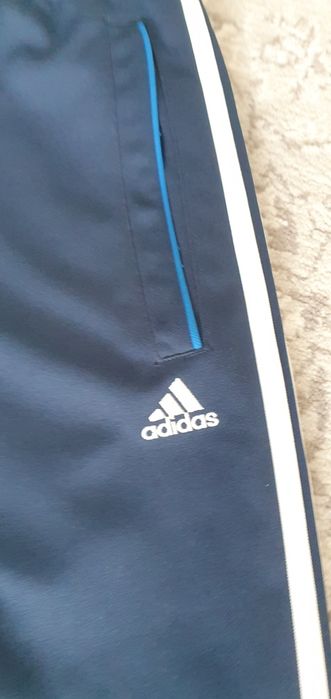 Vând pantaloni adidas barbati