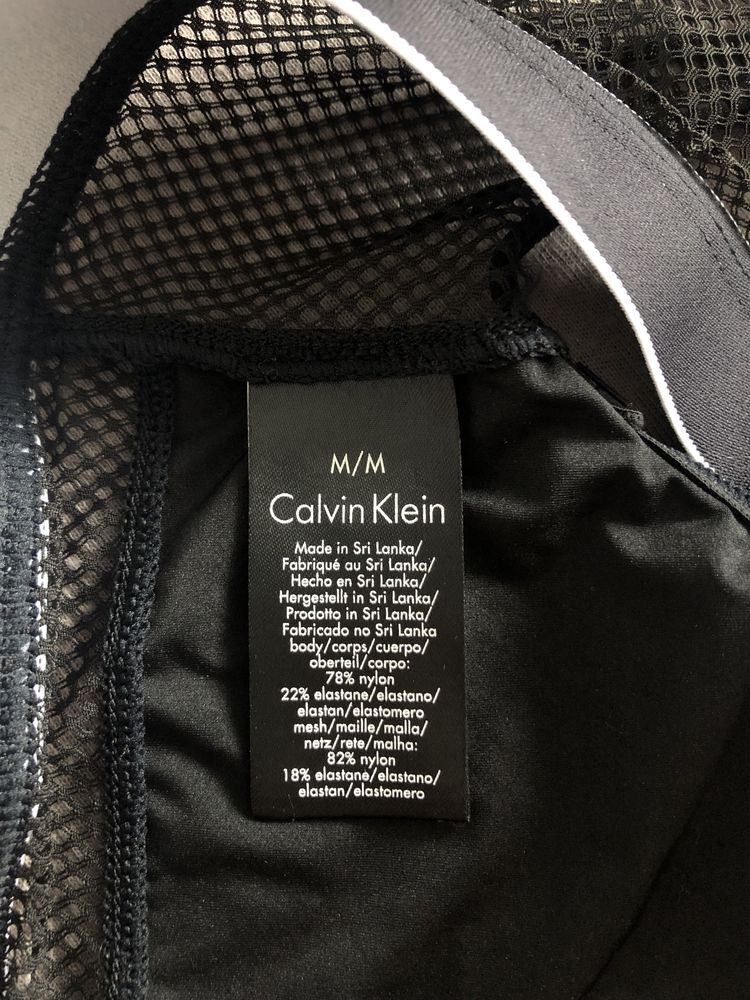 Черно бюстие Calvin Klein размер М