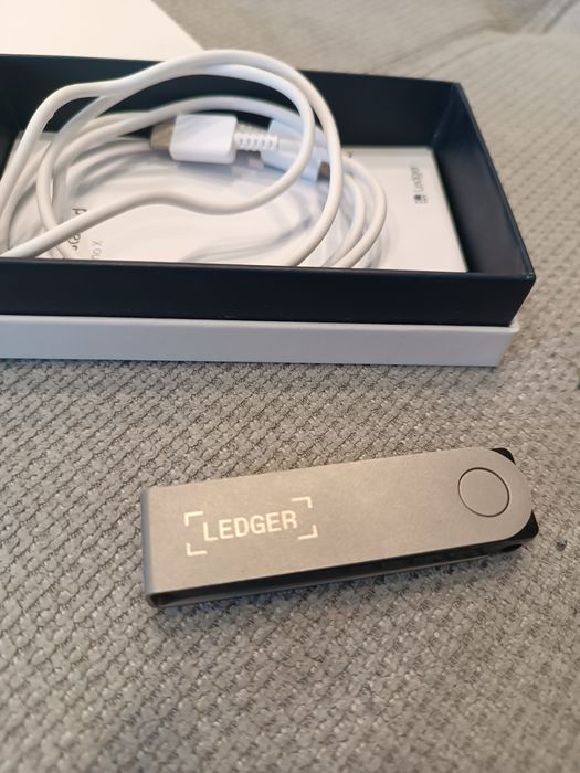 Vând Ledger Nano S + Ledger Nano X – Portofele hardware pentru criptom