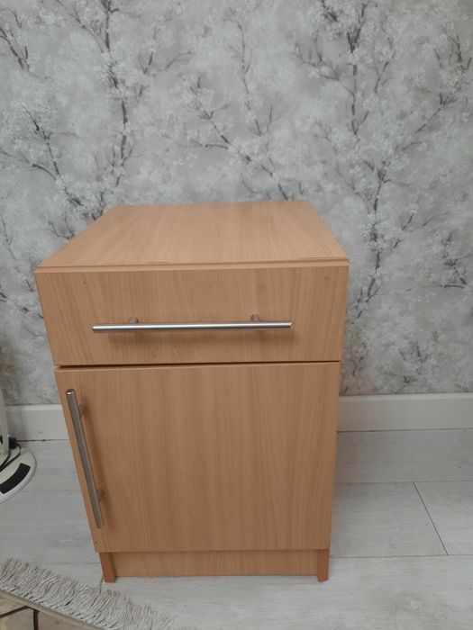 Тумбочка новая прикроватная