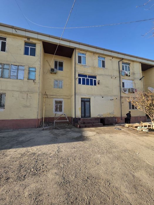 Квадрати 5500минг сомдан.Офисга мулжалланган нотурар обект