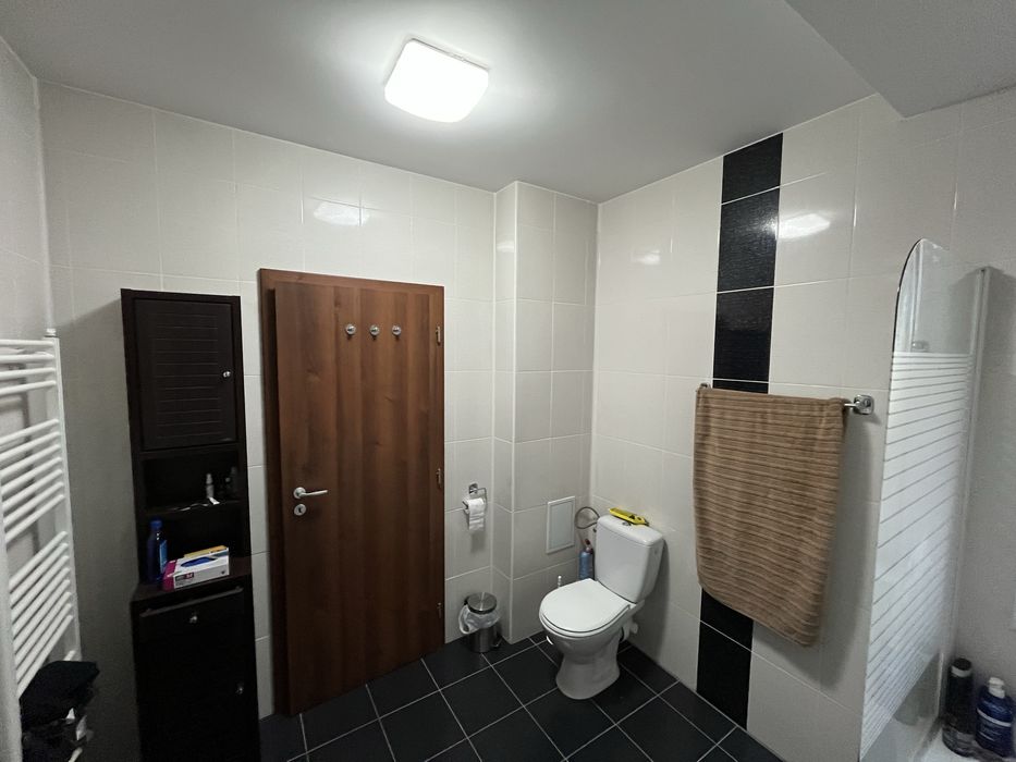 Inchiriez apartament cu doua camere (55m2) cu parcare proprie in Giroc