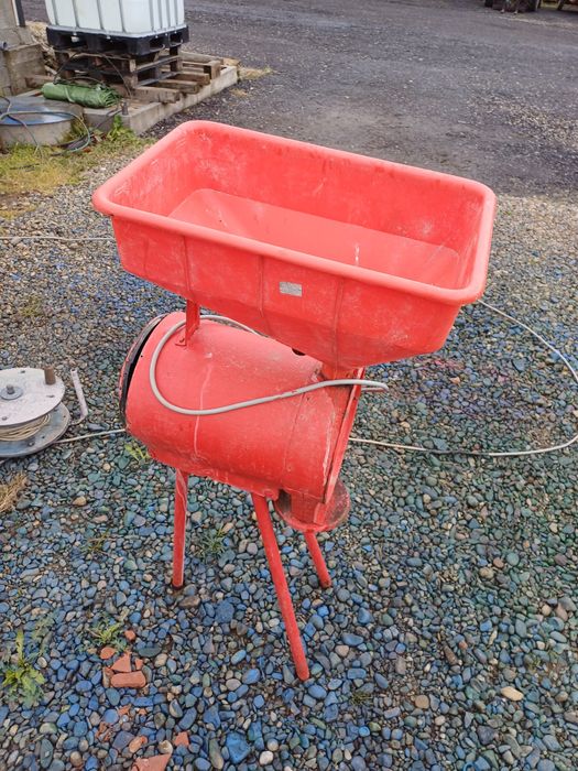 Moara cereale motor 220 volti