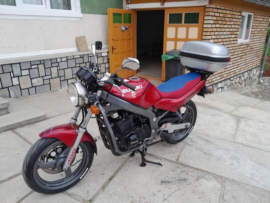 Salut!
Vand Suzuki GSE 500 .
An facbricare : 1998 
Stare perfecta de f