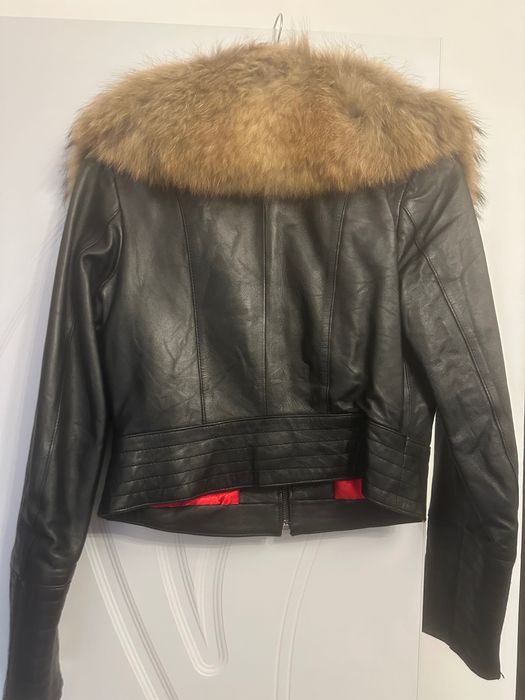 Кожено късо яке с яка от лисица