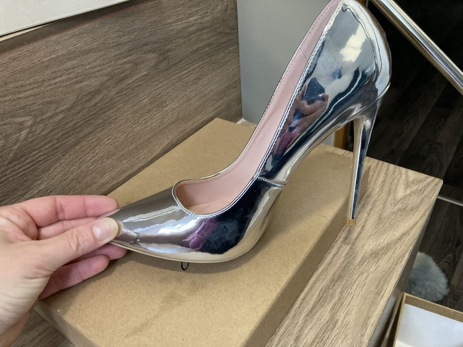 Pantofi cu toc argintii,marime 39