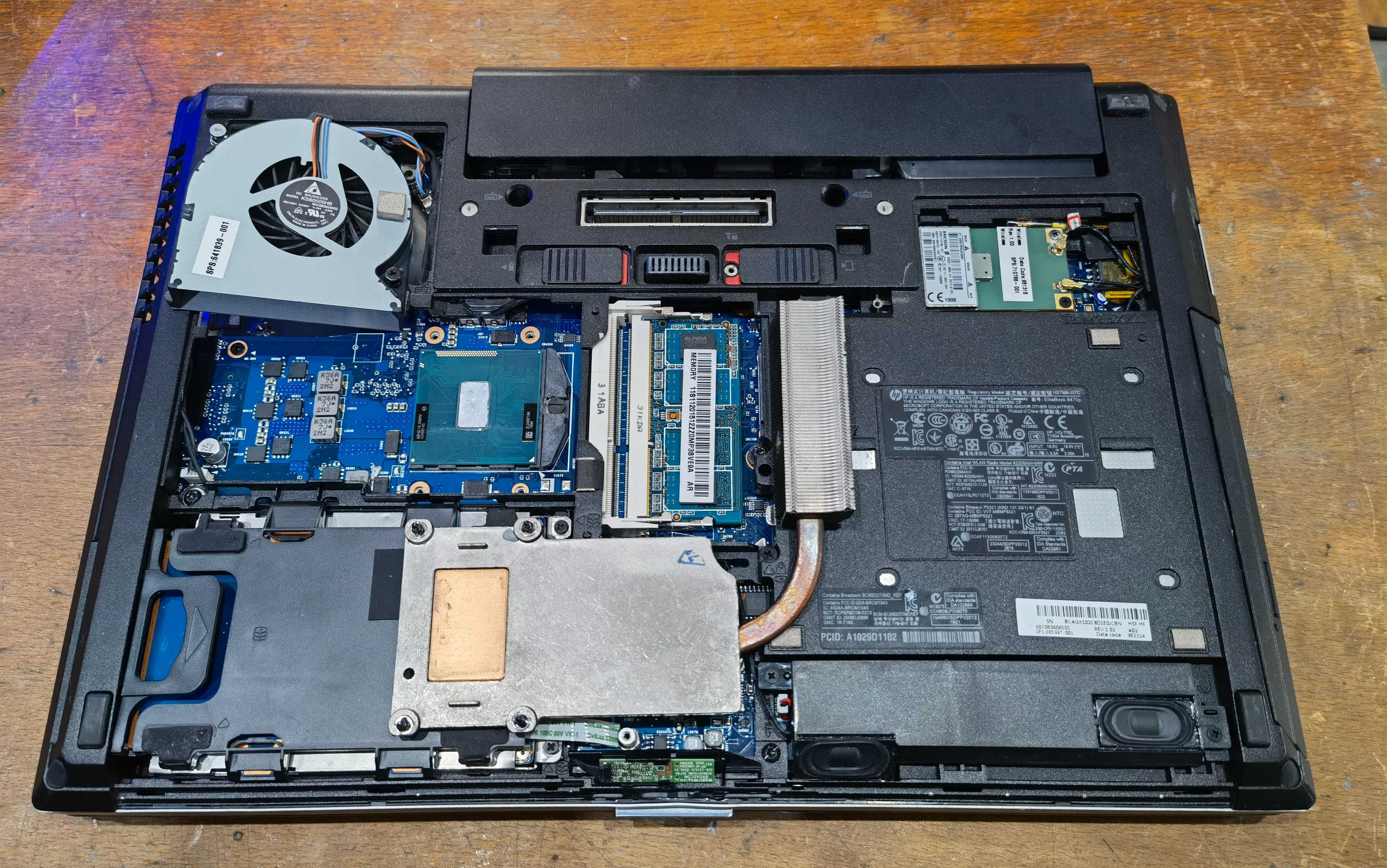 HP ElliteBook 8470p/i5 4x2.6ghzThr/14"сKам/4gb/500gb/НОВАбат/DVDrw/Про