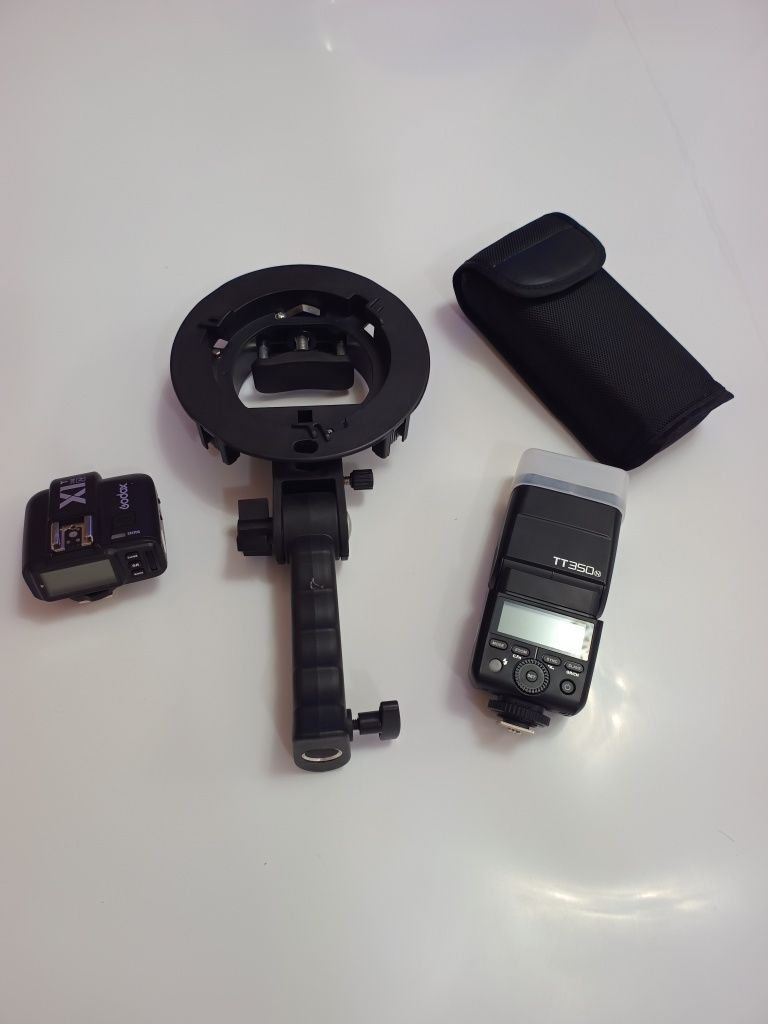 Camera foto DSLR Nikon D3500 + pachet accesorii (blitz, trepiede etc)