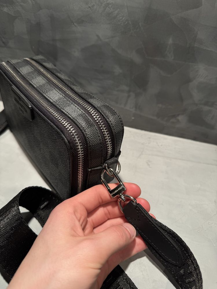 КАТО ЧИСТО НОВА Louis Vuitton чанта