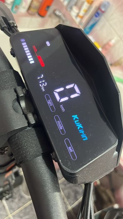 Vând trotineta electrica Kukirin G2