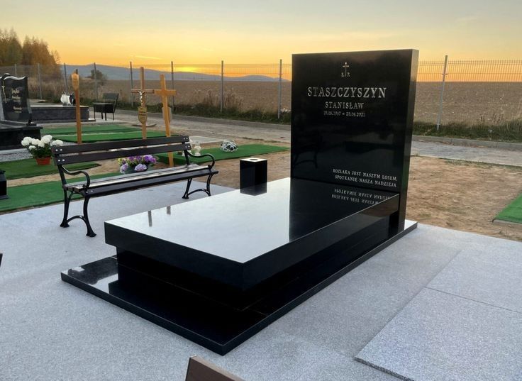 Monumente funerare granit transport gratuit în toată tara