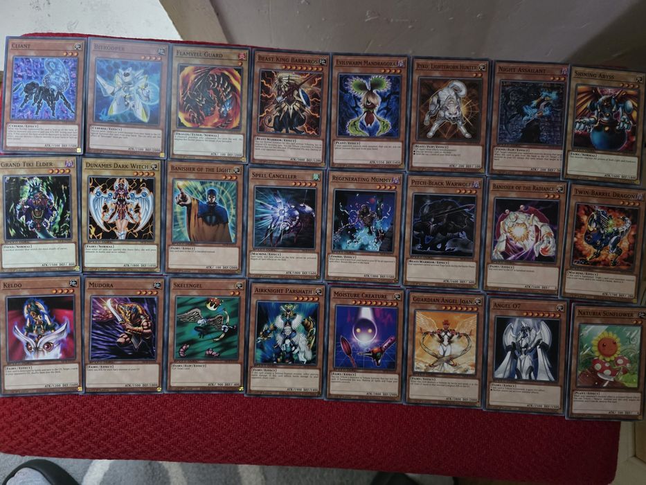 Продавам Yu-gi-oh карти