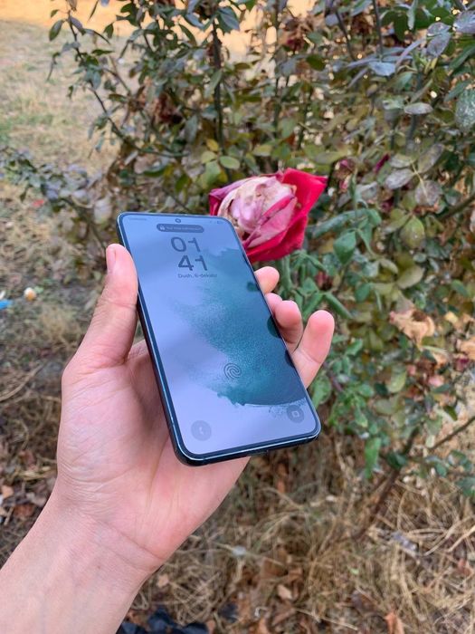 Samsung Galaxy S22 5G 
 Kor dok: yuq bularda bulmaydi
 Xotira: 256/8+8