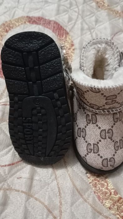 Продаю угги детские