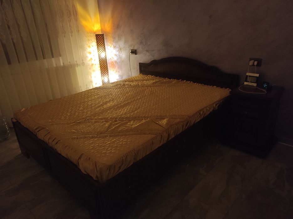 Cuvertura cu volane  pat  dublu 160*200 cm si 2 fete perna bej auriu