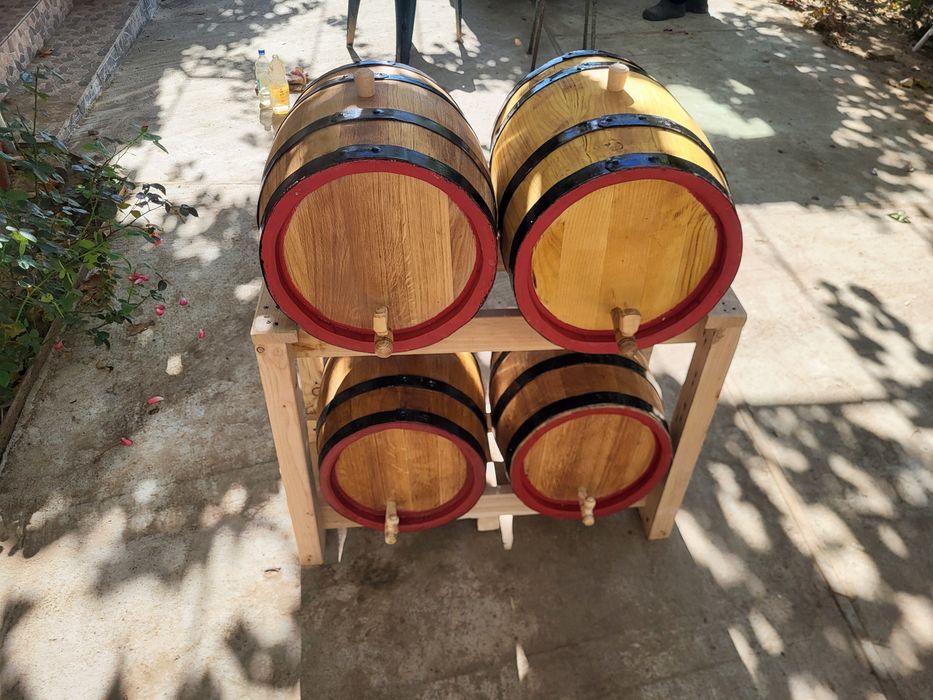 Confectionam butoaie din lemn de dud stejar și salcâm derivate din but