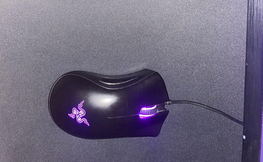 Продам мышку Razer оригинал с коробкой