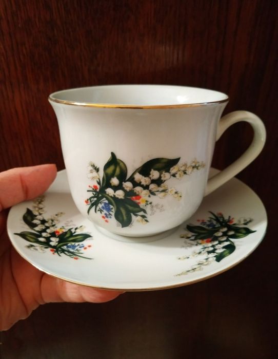 Чайные и кофейные чашки с блюдцами. См. все фото