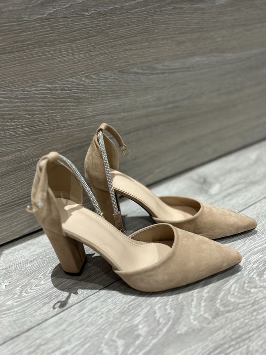 Обувки на висок ток