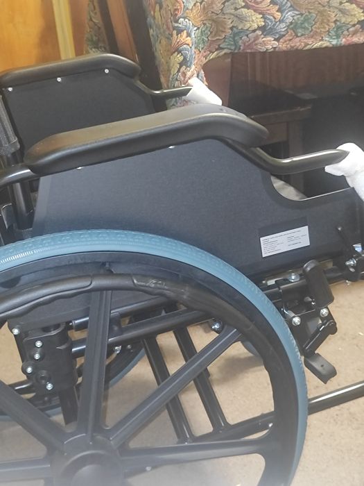 Scaun cu rotile persoane cu dizabilități nou